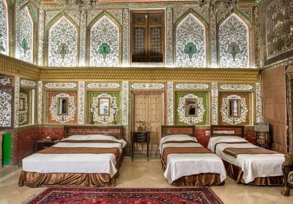 اتاق سه تخته تویین هتل آنتیک ملک التجار یزد